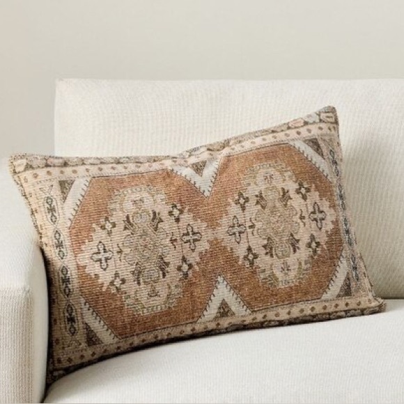 Pottery Barn Cairns Lumbar Pillow Cover - Picture 1 of 1